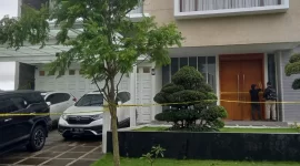 Bareskrim Polri menyita rumah crazy rich Doni Salmanan, di Bandung, Jawa Barat, Senin, 14 Maret 2022. Selain rumah. Polisi juga menyita belasan motor sport dan mobil mewah porche (Foto: Istimewa)