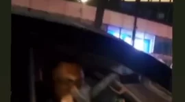 Seorang pengendara Mitsubishi Pajero warna hitam dengan nopol B 1690 QH menodongkan senjata tajam (sajam) ke arah pengendara lain di kawasan Kelapa Gading, Jakarta Utara, Minggu malam (25/12/2022). (Foto: Tangkapan layar Instagram)