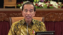 Presiden Jokowi mengumumkan pencabutan kebijakan pemberlakuan pembatasan kegiatan masyarakat (PPKM) di Istana Negara, Jakarta, Jumat, 30 Desember 2022.  (Foto: BPMI Setneg)