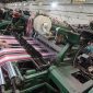 Pekerja menyelesaikan produksi kain sarung di Pabrik Tekstil Kawasan Industri Majalaya, Kabupaten Bandung, Jawa Barat, Jumat 4 Januari 2019. Kementerian Perindustrian menargetkan ekspor tekstil dan produk tekstil (TPT) pada tahun 2019 mencapai 15 miliar dollar AS atau naik 11 persen dibandingkan target pada tahun 2018. ANTARA FOTO/Raisan Al Farisi