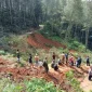 Ruas jalan dijalur selatan Kabupaten Bandung Barat yang terkena longsor.(ist)